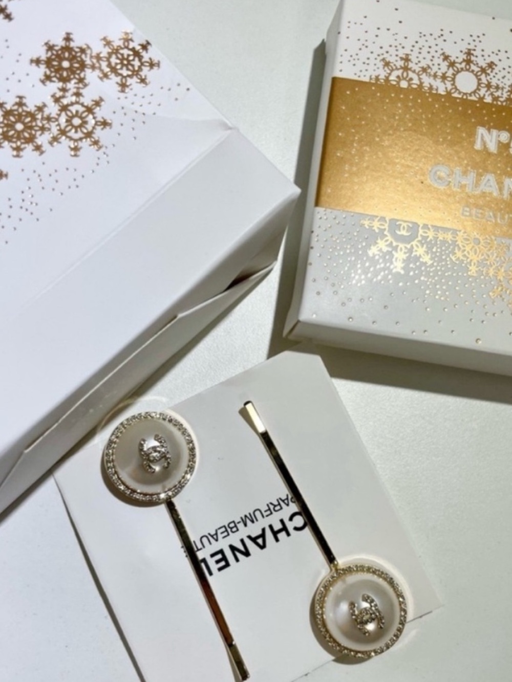 Chanel N°5 gift Gold & White Hair Pins